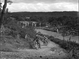 Moto-cross et parking spectateurs