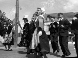 Danseurs sur la place du champ de Foire